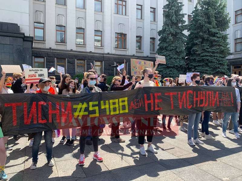 Митинг ЛГБТ-активистов в Киеве dqxikeidqxiqqeant