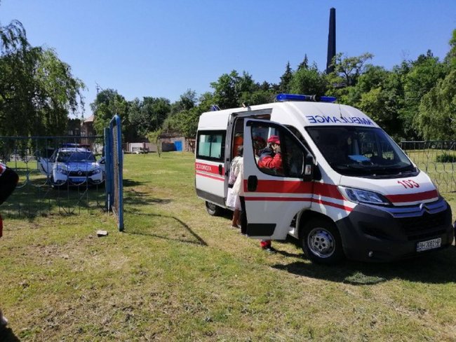 Прогулочный катер загорелся в Белгород-Днестровском: пострадал мужчина 02 dqxikeidqxitkant