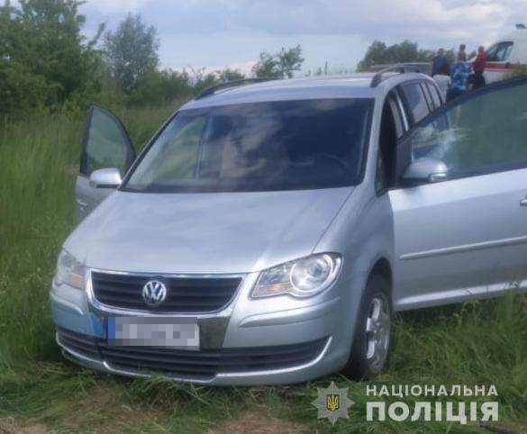 Покотилось з пагорба у кар’єр: на Львівщині чоловіка розчавило його власне авто – фото dqxikeidqxitkant