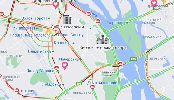 Город сковали пробки