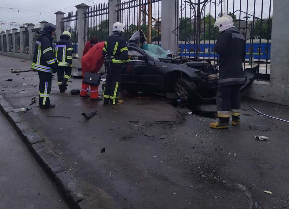 Авто влетело в электроопору dqxikeidqxitkant