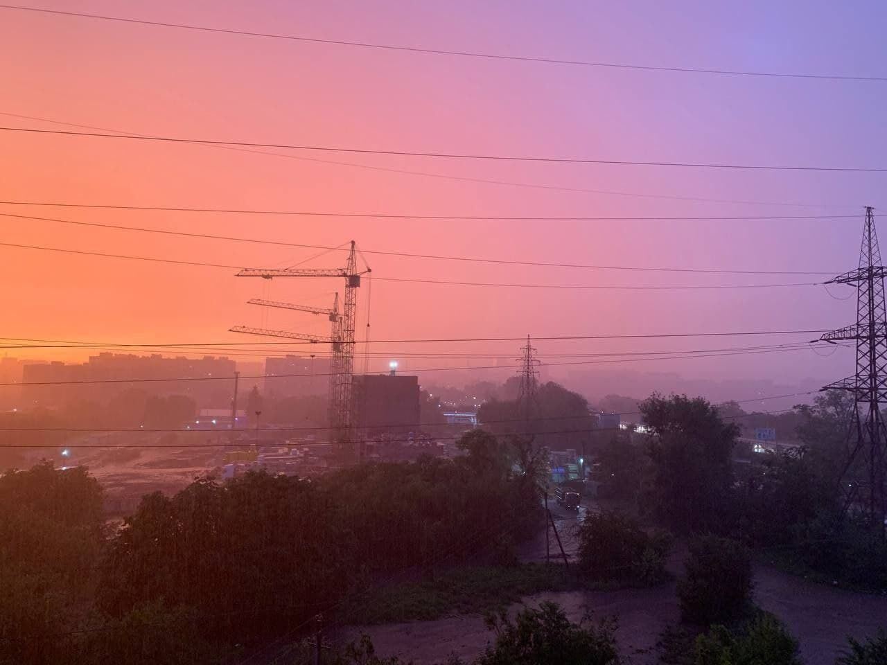 Небо над Днепром после ливня.