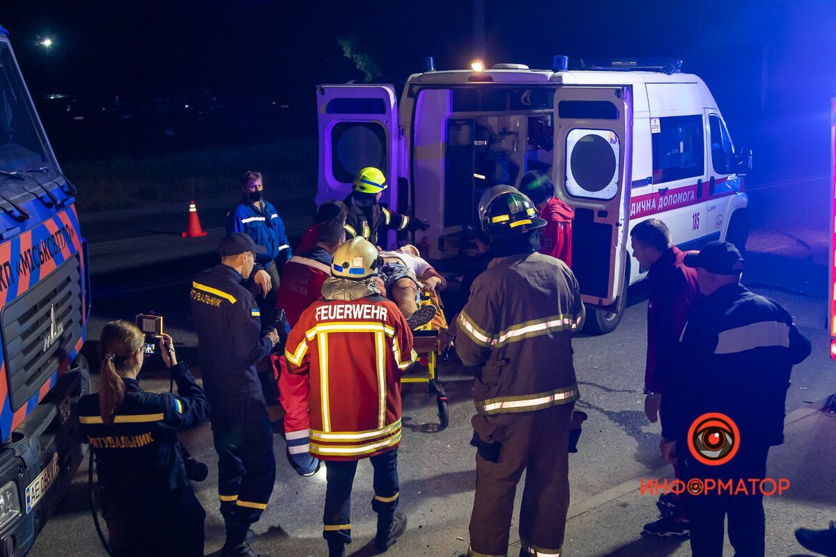 В машине было четыре человека. dqxikeidqxitkant