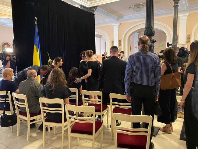 Хореографа Чапкиса похоронили в Киеве. Попрощаться с ним пришел Зеленский. 01 dqxikeidqxiqqeant