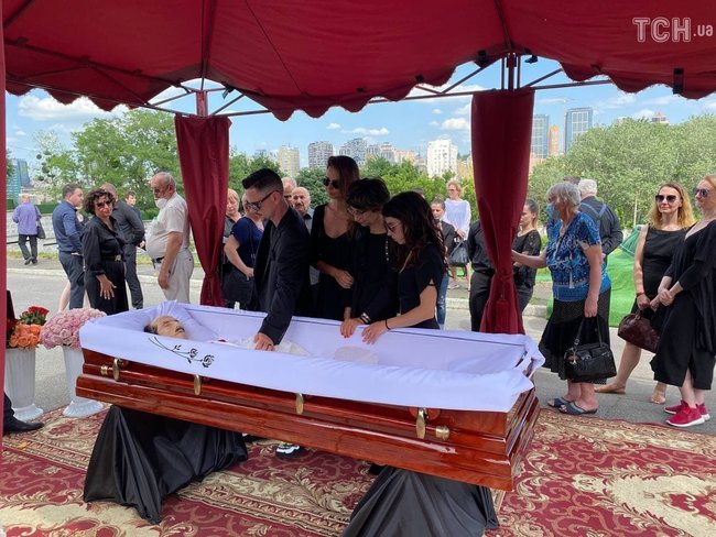 Хореографа Чапкиса похоронили в Киеве. Попрощаться с ним пришел Зеленский. 11