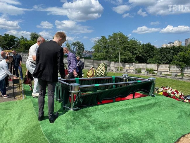 Хореографа Чапкиса похоронили в Киеве. Попрощаться с ним пришел Зеленский. 12