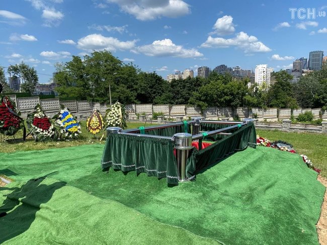 Хореографа Чапкиса похоронили в Киеве. Попрощаться с ним пришел Зеленский. 13