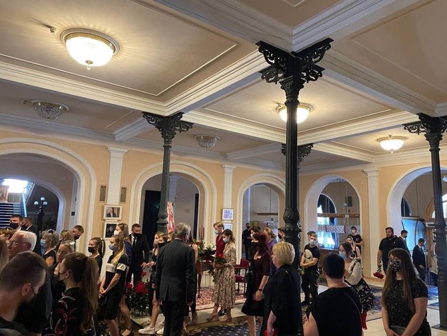 Хореографа Чапкиса похоронили в Киеве. Попрощаться с ним пришел Зеленский. 04