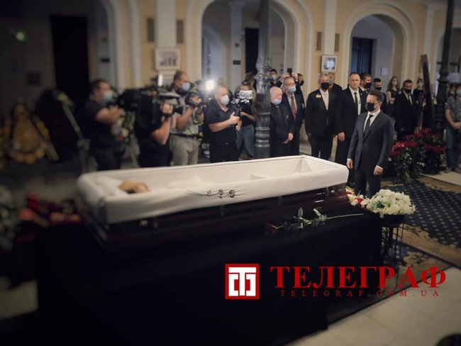 Хореографа Чапкиса похоронили в Киеве. Попрощаться с ним пришел Зеленский. 06