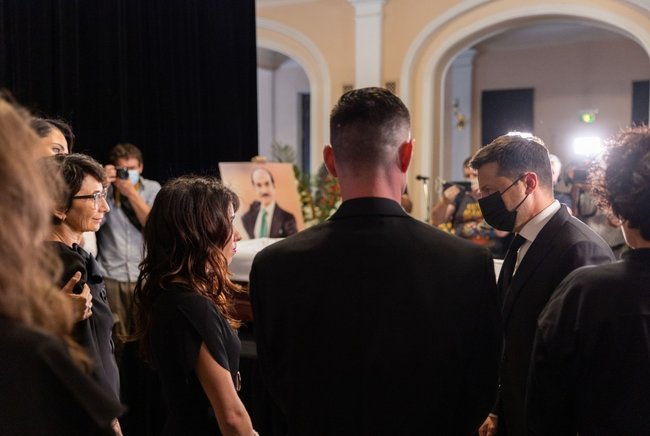 Хореографа Чапкиса похоронили в Киеве. Попрощаться с ним пришел Зеленский. 10