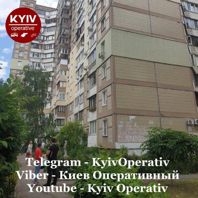 Ребенок выпал из окна многоэтажки. dqxikeidqxiqqeant