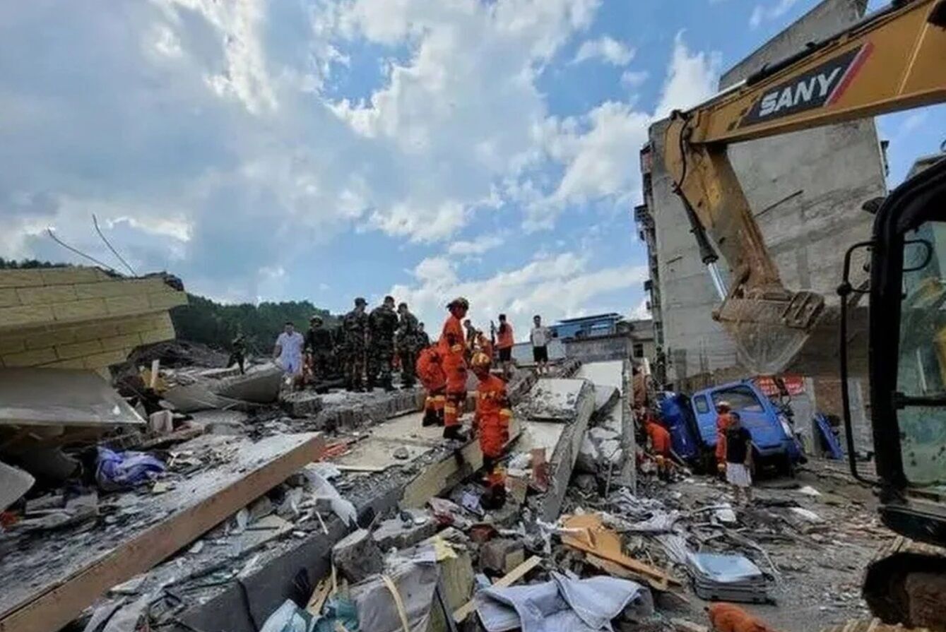 На месте ЧП работали спасатели. dqxikeidqxitkant