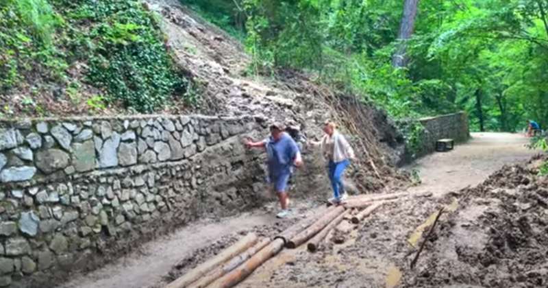 Последствия ливней возле водопада Учан-Су.