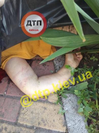 Молодая женщина выпала из окна 20 этажа на Подоле в Киеве 02