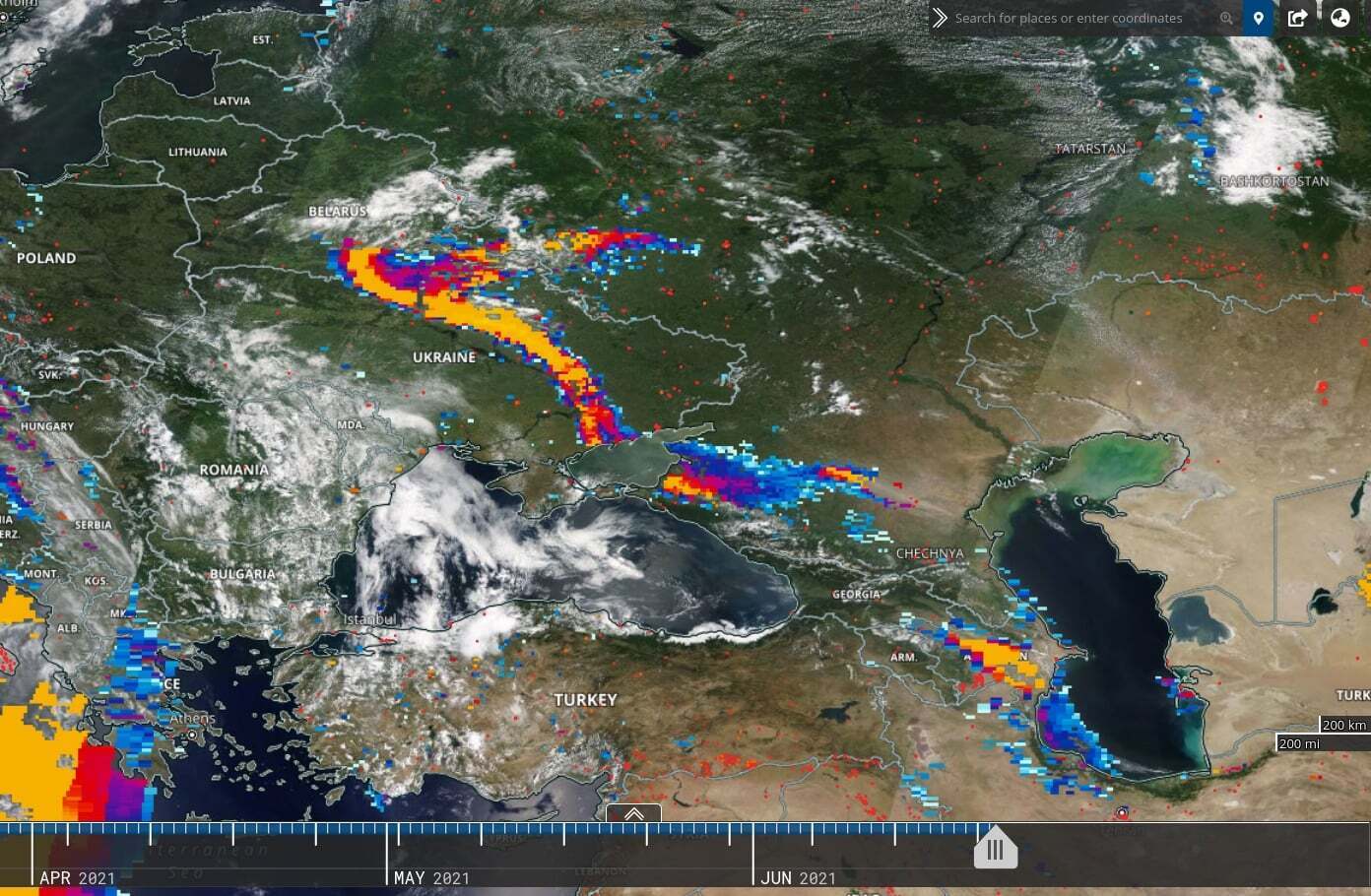 Причиной смога могла стать пыльная буря.