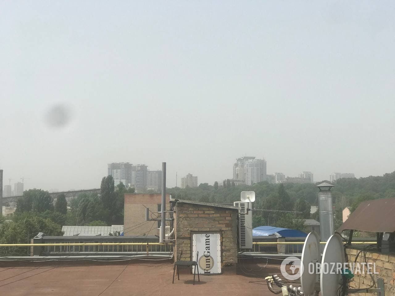 В столице из-за смога упала видимость на дорогах.