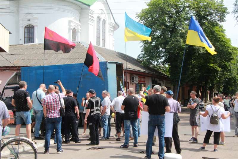 «Вон московских попов!». В Нежине на Крестном ходе УПЦ произошла потасовка с верующими (фото, видео) - 1 - изображение dqxikeidqxitkant