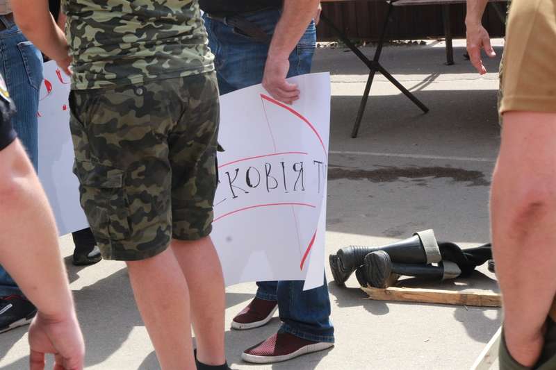 «Вон московских попов!». В Нежине на Крестном ходе УПЦ произошла потасовка с верующими (фото, видео) - 9 - изображение