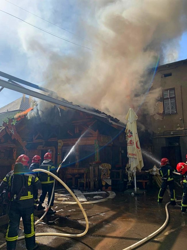 В Тернополе горел ресторан, - ГСЧС 01 В Тернополе горел ресторан, - ГСЧС 01 dqxikeidqxitkant