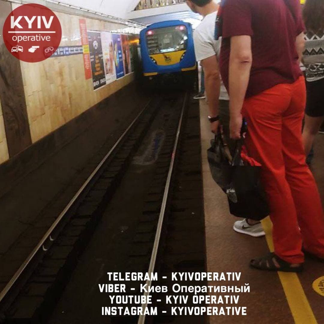 Пассажир упал на рельсы. dqxikeidqxiqqeant