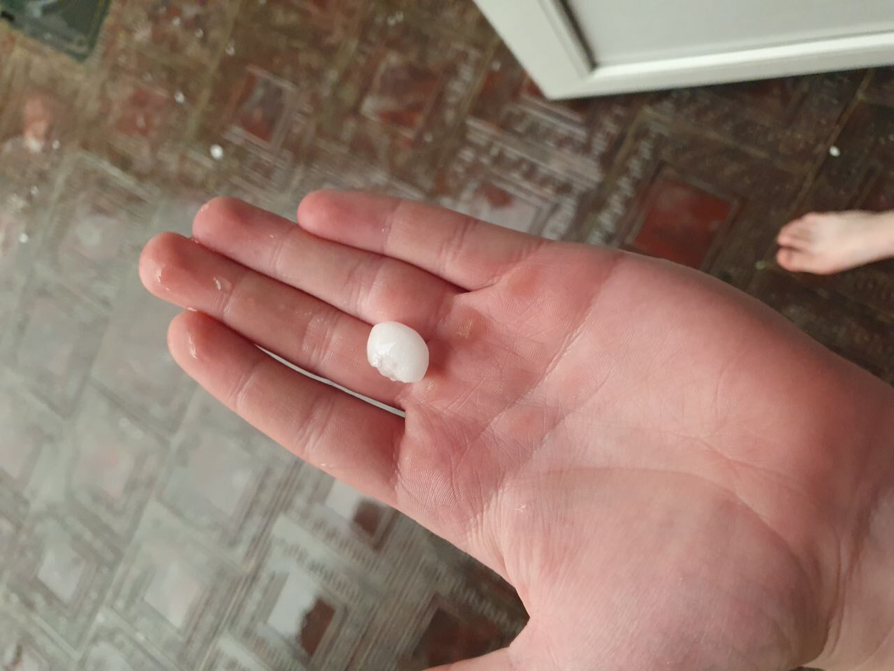 В Херсоне выпал град dqxikeidqxiqqeant