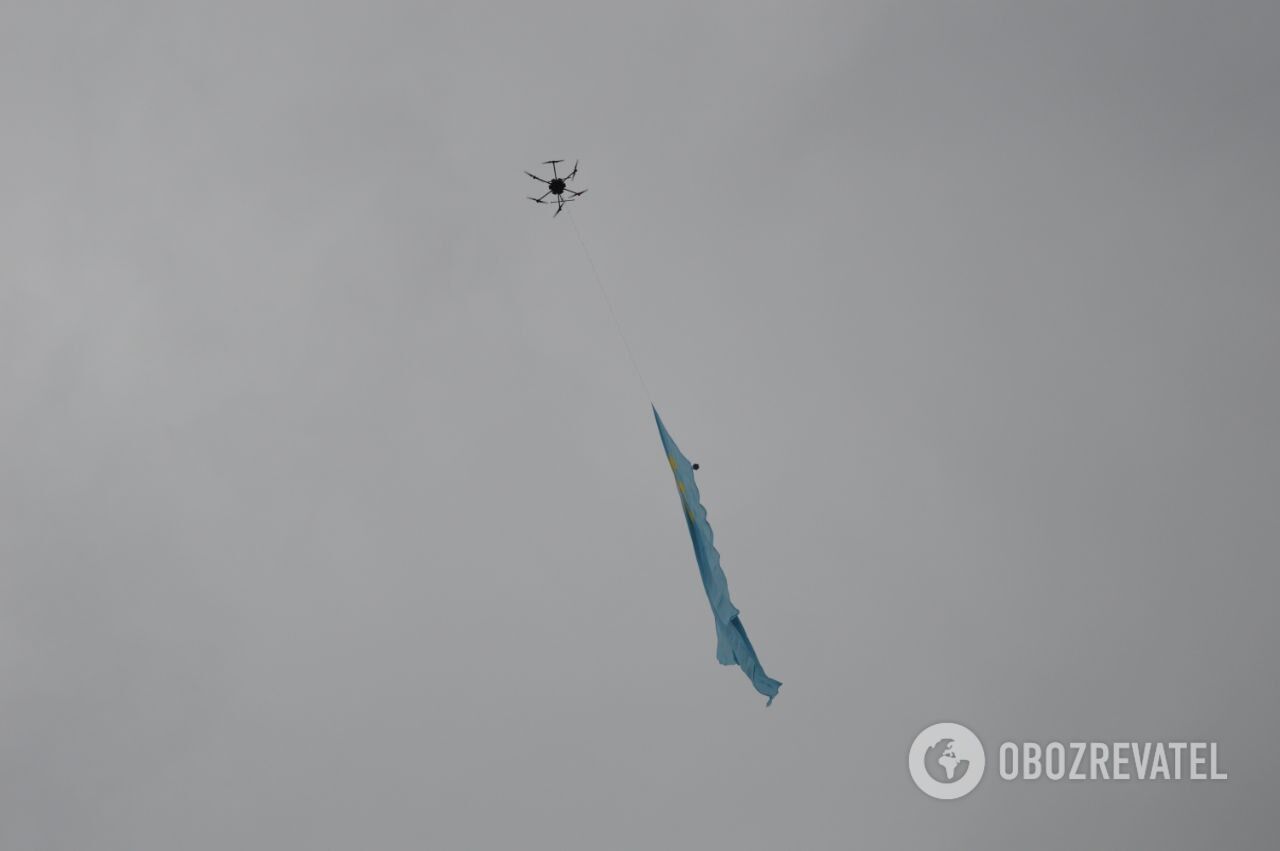 Крымскотатарский флаг запустили в небо