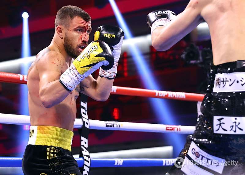 Ломаченко получил кровавое рассечение в дебюте. dqxikeidqxiqqeant