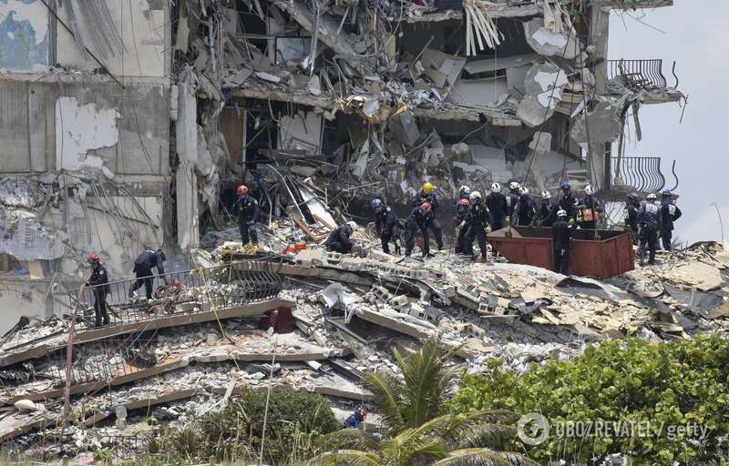 Частично обрушенный дом