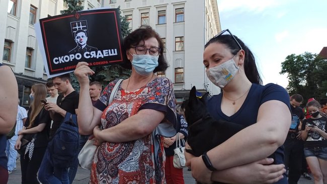 Акция протеста под ОП: Зеленский будет сидеть в тюрьме 08