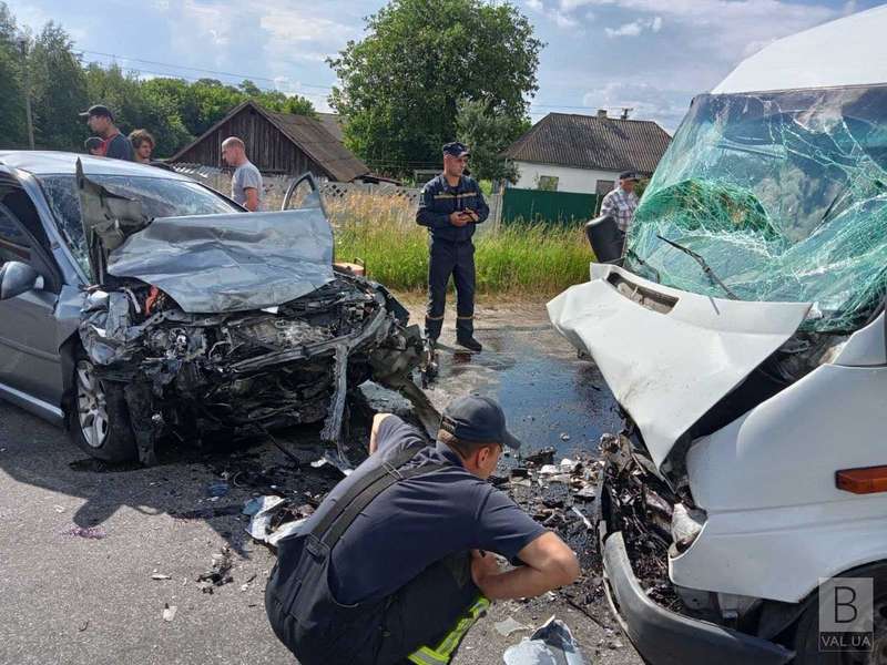 На трасі «Київ-Чернігів» легковик врізався в автобус: постраждали 9 людей dqxikeidqxiqqeant