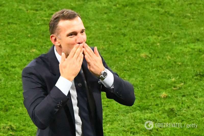 Андрей Шевченко празднует победу.