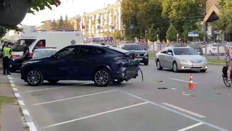 За рулем Range Rover был Фельдман-младший. dqxikeidqxitkant