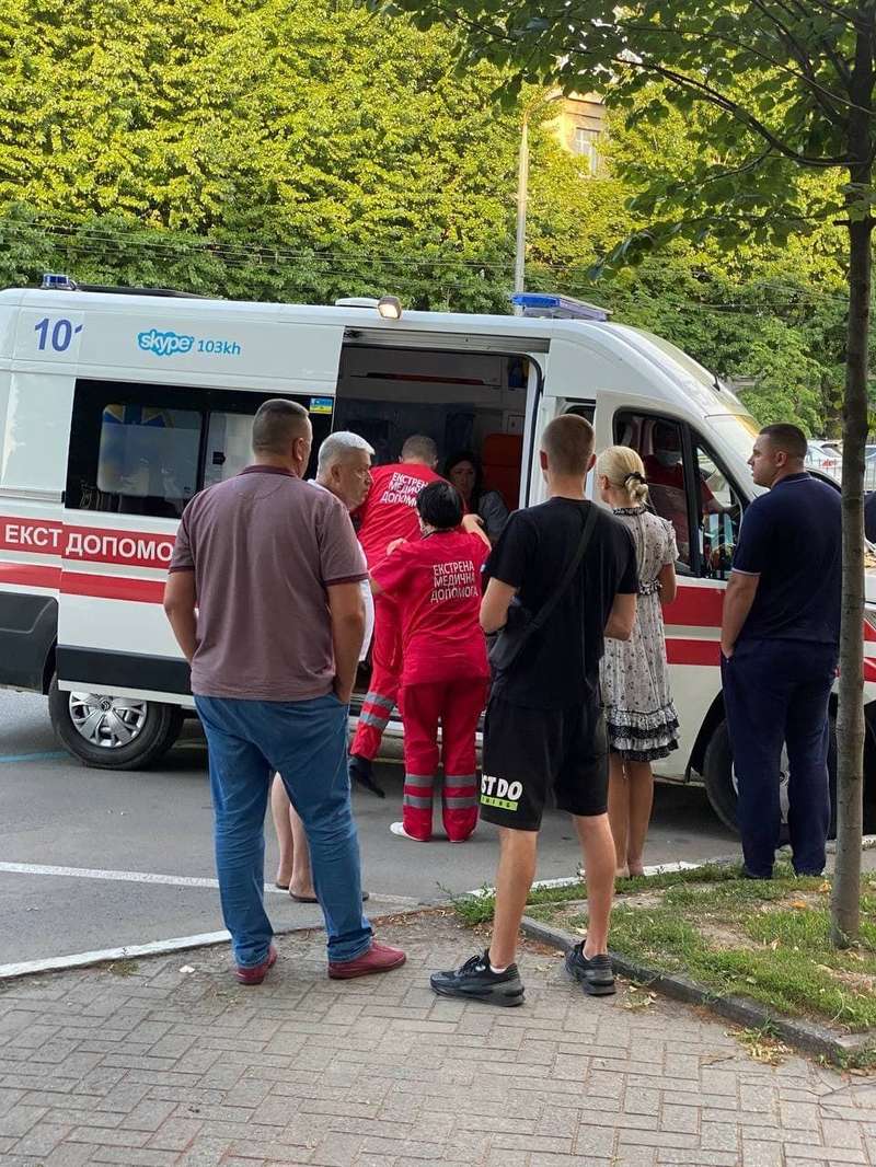 Скорая забрала пострадавших.