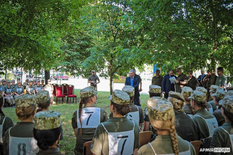 В министерстве рассмотрят возможность закупки новых моделей обуви. dqxikeidqxiqqeant