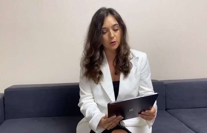 Мендель зачитывает отрывок из собственного произведения. dqxikeidqxiqqeant