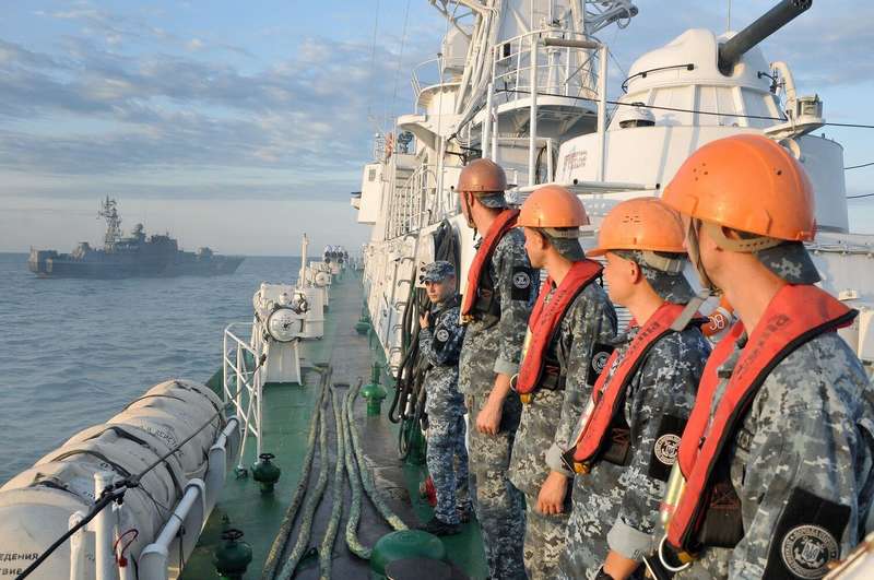 Отработано первый блок учебных элементов во время выхода в море