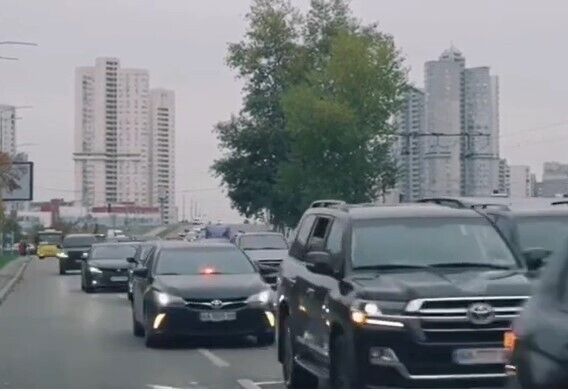 Суммарная стоимость авто составляет более 1 млн долл.