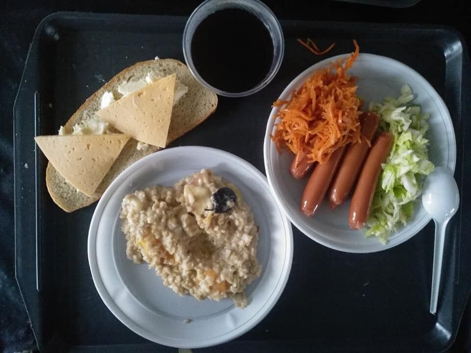 Солдат кормят кашами и супами