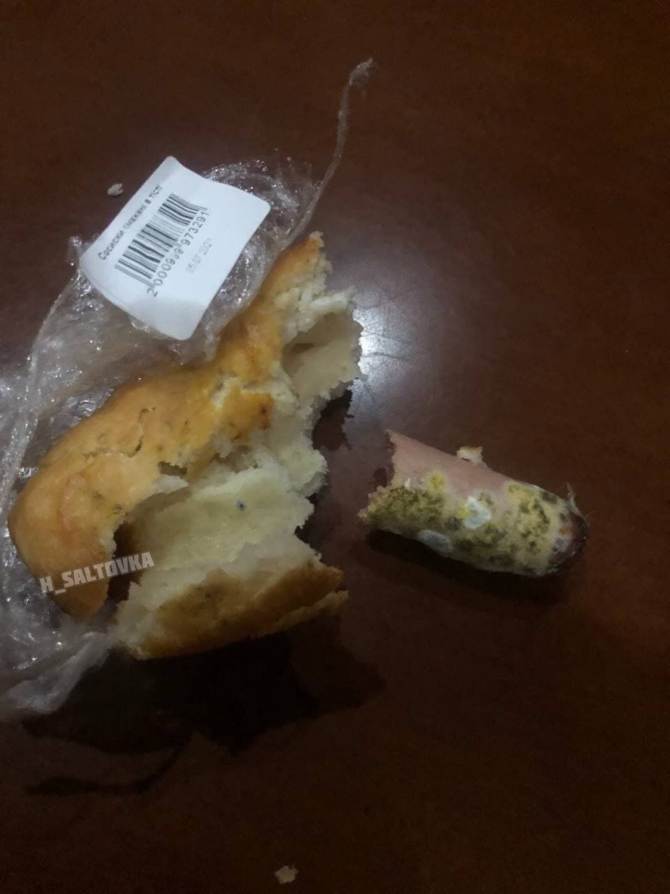 Сосиска в тесте оказалась с