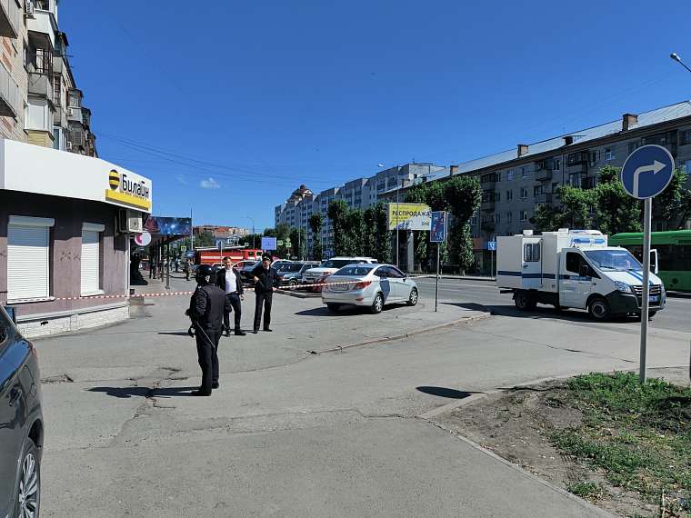 В России неизвестный захватил отделение банка с заложниками. Фото dqxikeidqxitkant