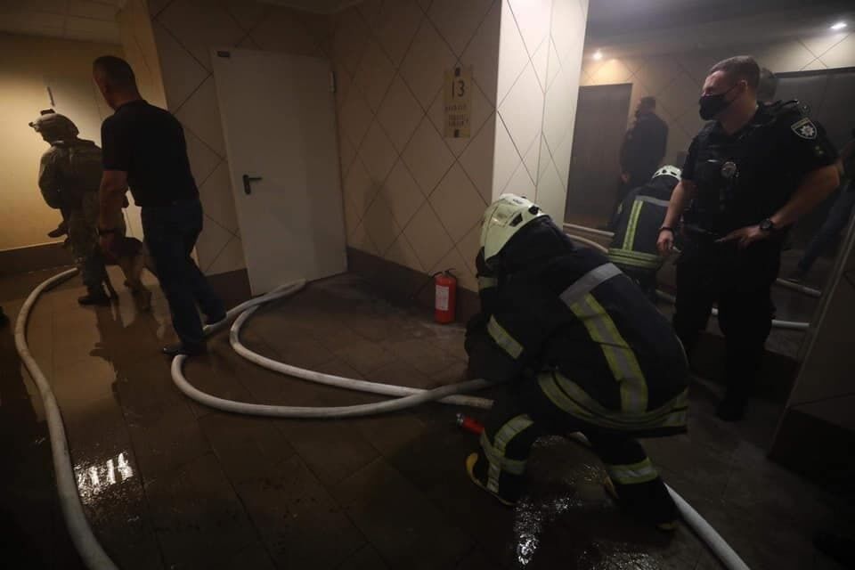 Спасатели на месте происшествия.