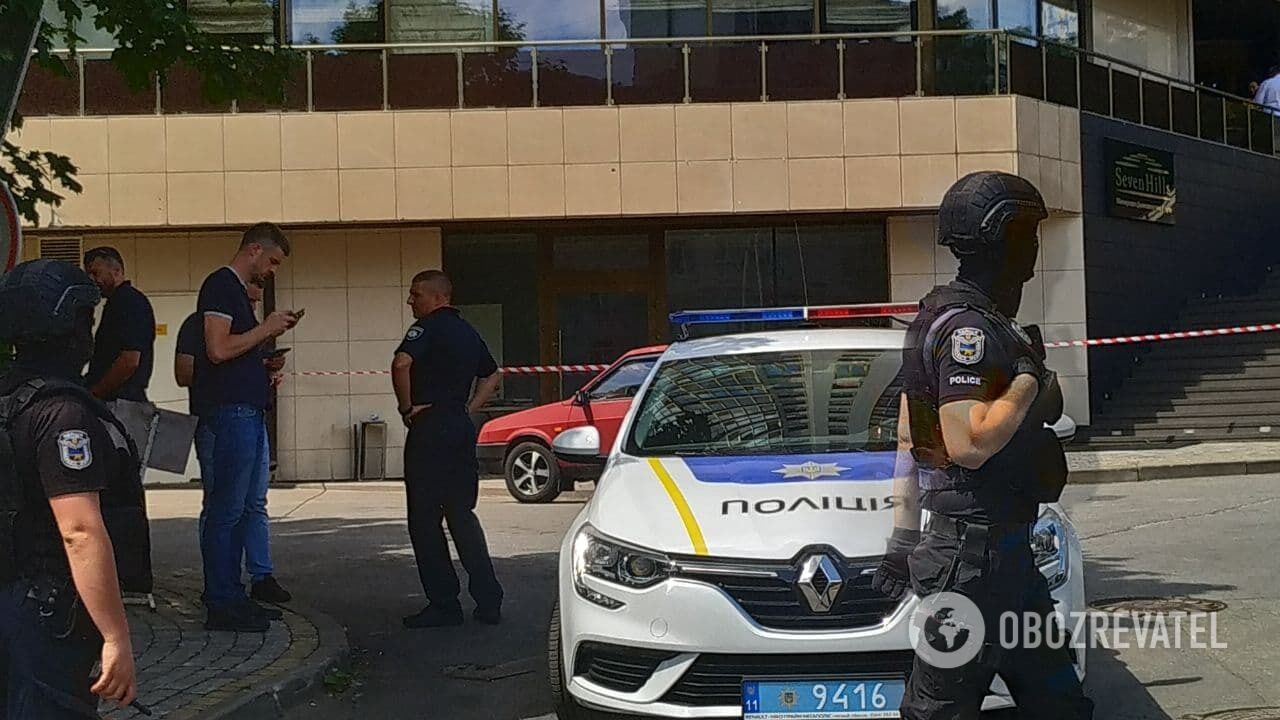 Вход в подъезд закрыт для всех.