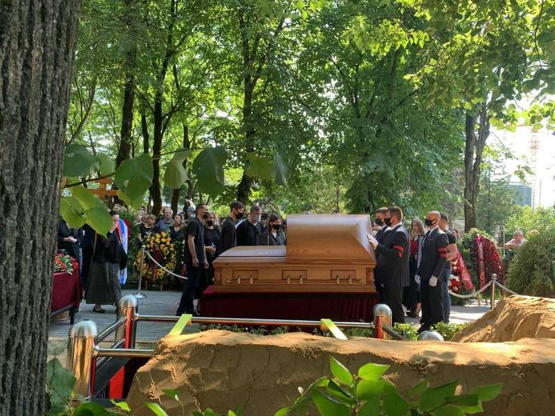 Фото с прощальной церемонии.