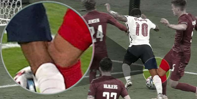 Момент соприкосновения ног Стерлинга и Мэле dqxikeidqxiqqeant