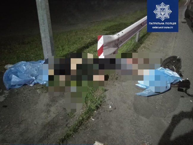На трассе Киев-Ковель мопед попал под грузовик: два человека погибли на месте 03