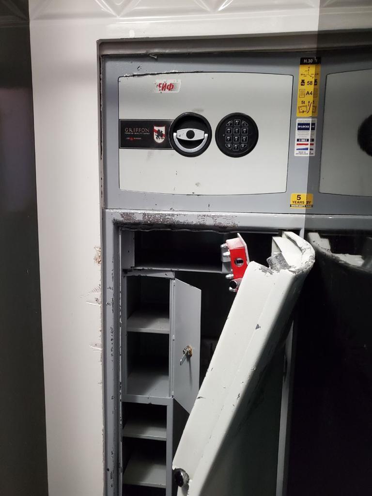 Зламаний сейф