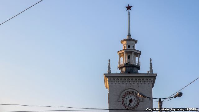 Ukraine -- The clock tower at the railway station of Simferopol, 10 October 2014