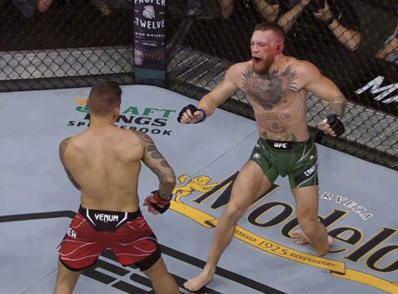 Конор сломал ногу. dqxikeidqxitkant