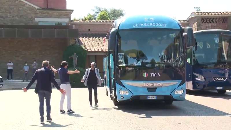 Виалли догнал автобус