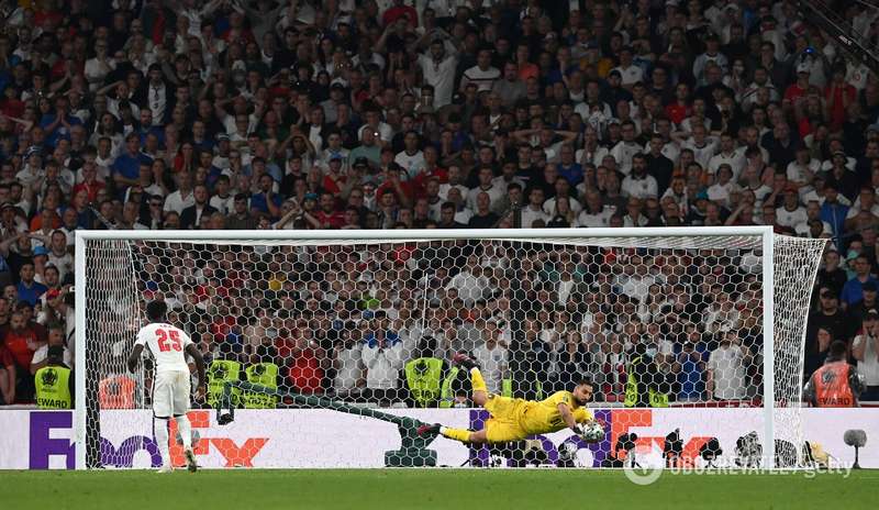 Сака не забил решающий пенальти. dqxikeidqxitkant